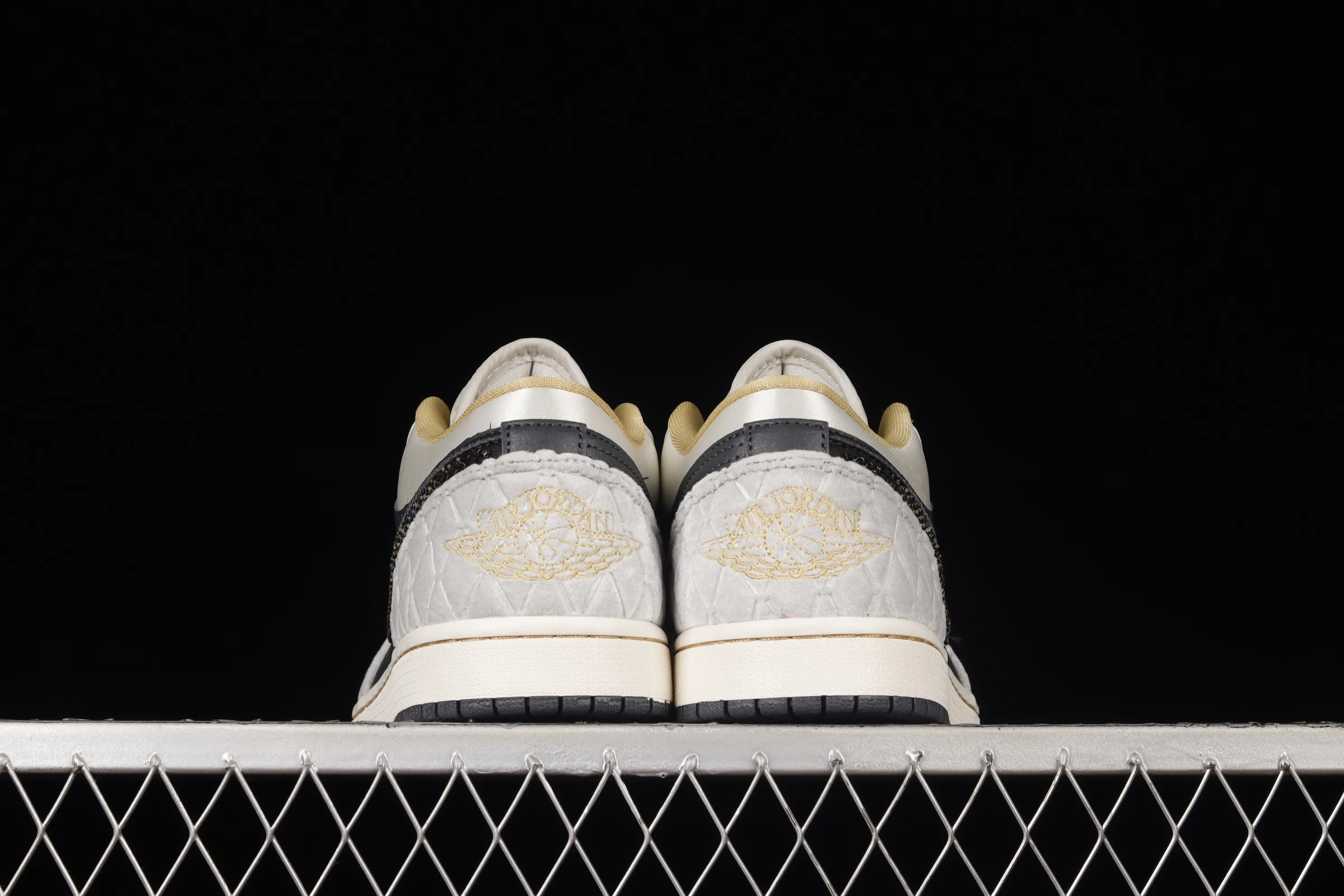 All categories Air Jordan Jordan series basketball shoes Air Jordan 1 Low G version pure original Air Jordan 1 Low AJ1 Joe 1 black and gray satin sports culture basketball shoes DV1762-001